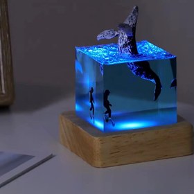 چراغ خواب چراغدار رزینی طرح نهنگ چراغ خواب چراغدار رزینی طرح نهنگ